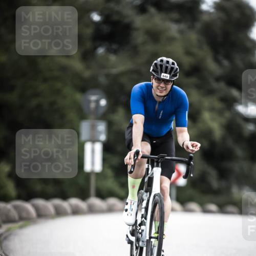 21.06.2026 - 29. Vierlanden-Triathlon H.Heesch http://msf.ph/oto/9910122 21.06.2026 11:57:35 Radfahren 635, 648 meine-sportfotos.de