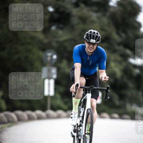 21.06.2026 - 29. Vierlanden-Triathlon H.Heesch http://msf.ph/oto/9910124 21.06.2026 11:57:35 Radfahren 635, 648 meine-sportfotos.de