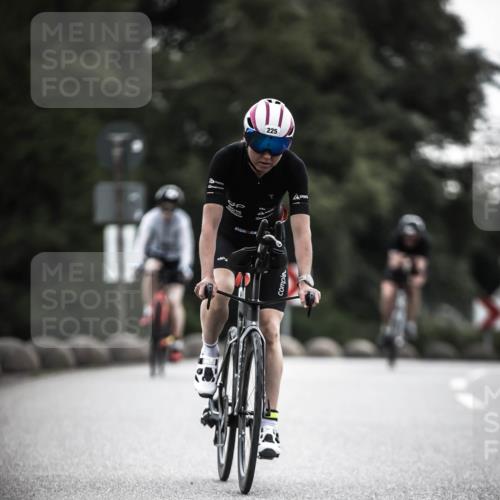 21.06.2026 - 29. Vierlanden-Triathlon H.Heesch http://msf.ph/oto/9910125 21.06.2026 09:30:35 Radfahren 35, 147, 159, 225, 248, 295 meine-sportfotos.de