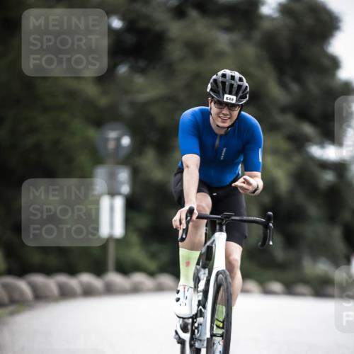 21.06.2026 - 29. Vierlanden-Triathlon H.Heesch http://msf.ph/oto/9910126 21.06.2026 11:57:36 Radfahren 635, 648 meine-sportfotos.de