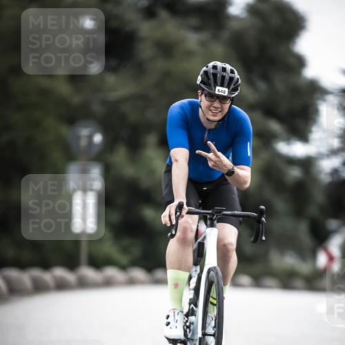 21.06.2026 - 29. Vierlanden-Triathlon H.Heesch http://msf.ph/oto/9910151 21.06.2026 11:57:36 Radfahren 635, 648 meine-sportfotos.de