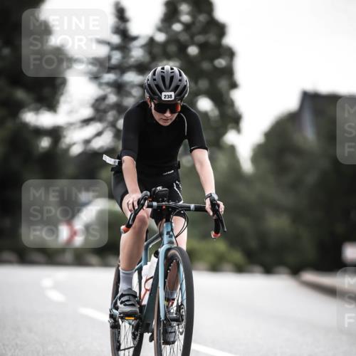 21.06.2026 - 29. Vierlanden-Triathlon H.Heesch http://msf.ph/oto/9910183 21.06.2026 09:30:56 Radfahren 238 meine-sportfotos.de
