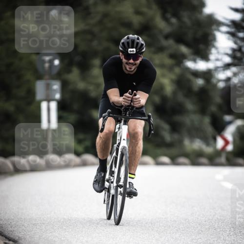 21.06.2026 - 29. Vierlanden-Triathlon H.Heesch http://msf.ph/oto/9910378 21.06.2026 11:59:16 Radfahren 97, 645, 654, 735, 845 meine-sportfotos.de