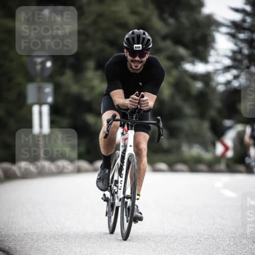21.06.2026 - 29. Vierlanden-Triathlon H.Heesch http://msf.ph/oto/9910382 21.06.2026 11:59:16 Radfahren 97, 645, 654, 735, 845 meine-sportfotos.de