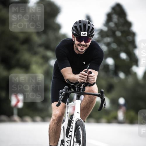 21.06.2026 - 29. Vierlanden-Triathlon H.Heesch http://msf.ph/oto/9910417 21.06.2026 11:59:17 Radfahren 97, 645, 654, 735, 845 meine-sportfotos.de