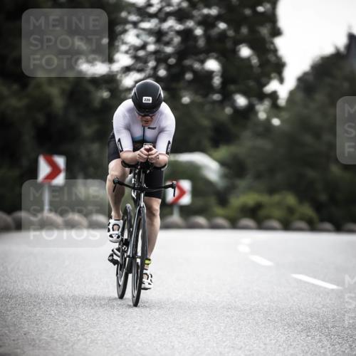 21.06.2026 - 29. Vierlanden-Triathlon H.Heesch http://msf.ph/oto/9910432 21.06.2026 09:32:12 Radfahren 48, 131, 220 meine-sportfotos.de