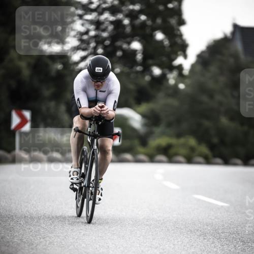 21.06.2026 - 29. Vierlanden-Triathlon H.Heesch http://msf.ph/oto/9910436 21.06.2026 09:32:12 Radfahren 48, 131, 220 meine-sportfotos.de