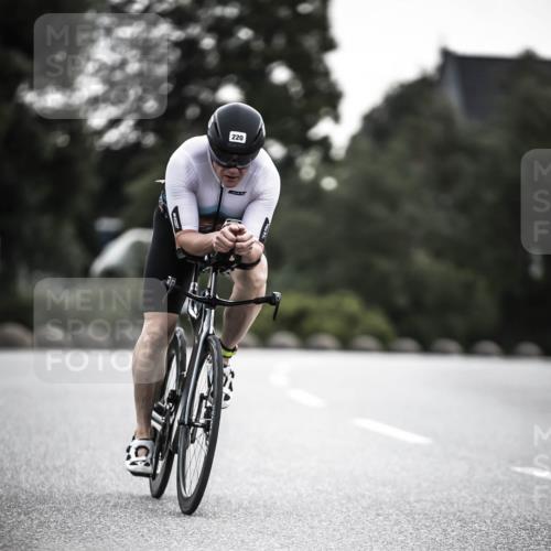 21.06.2026 - 29. Vierlanden-Triathlon H.Heesch http://msf.ph/oto/9910438 21.06.2026 09:32:12 Radfahren 48, 131, 220 meine-sportfotos.de