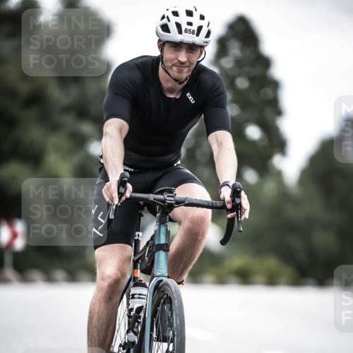 21.06.2026 - 29. Vierlanden-Triathlon H.Heesch http://msf.ph/oto/9910655 21.06.2026 12:00:39 Radfahren 658 meine-sportfotos.de