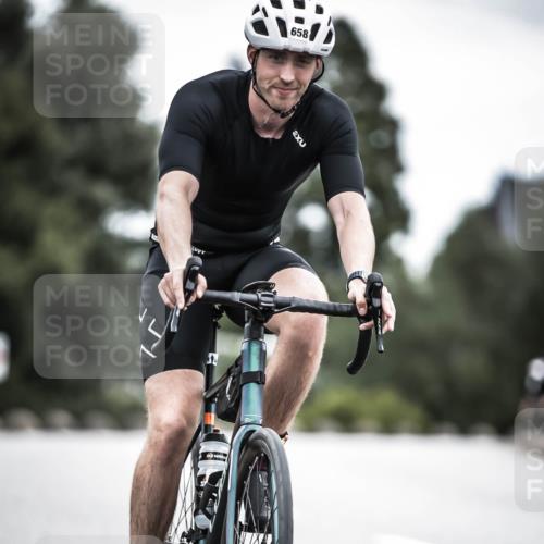 21.06.2026 - 29. Vierlanden-Triathlon H.Heesch http://msf.ph/oto/9910657 21.06.2026 12:00:40 Radfahren 658 meine-sportfotos.de
