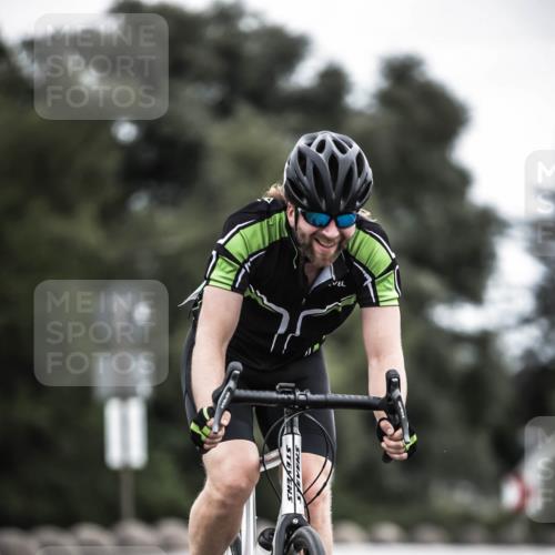 21.06.2026 - 29. Vierlanden-Triathlon H.Heesch http://msf.ph/oto/9910717 21.06.2026 12:01:28 Radfahren 665, 719, 896 meine-sportfotos.de