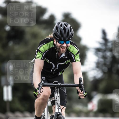 21.06.2026 - 29. Vierlanden-Triathlon H.Heesch http://msf.ph/oto/9910721 21.06.2026 12:01:28 Radfahren 665, 719, 896 meine-sportfotos.de