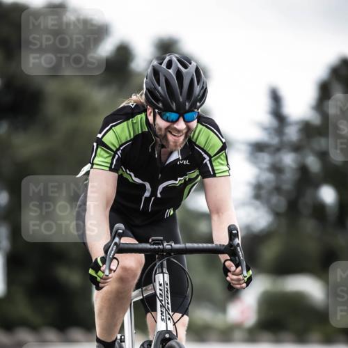 21.06.2026 - 29. Vierlanden-Triathlon H.Heesch http://msf.ph/oto/9910723 21.06.2026 12:01:28 Radfahren 665, 719, 896 meine-sportfotos.de