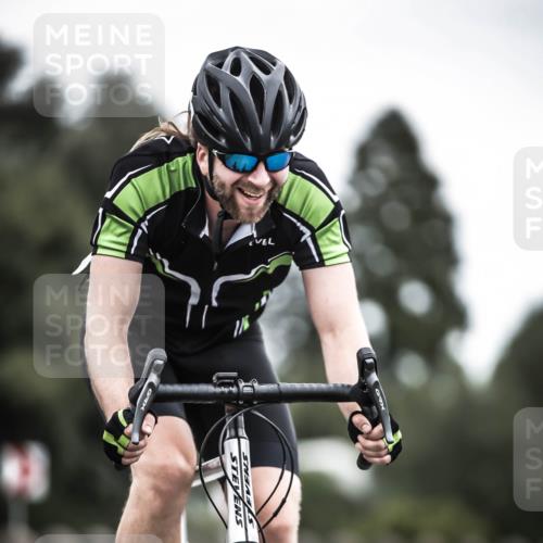 21.06.2026 - 29. Vierlanden-Triathlon H.Heesch http://msf.ph/oto/9910729 21.06.2026 12:01:28 Radfahren 665, 719, 896 meine-sportfotos.de