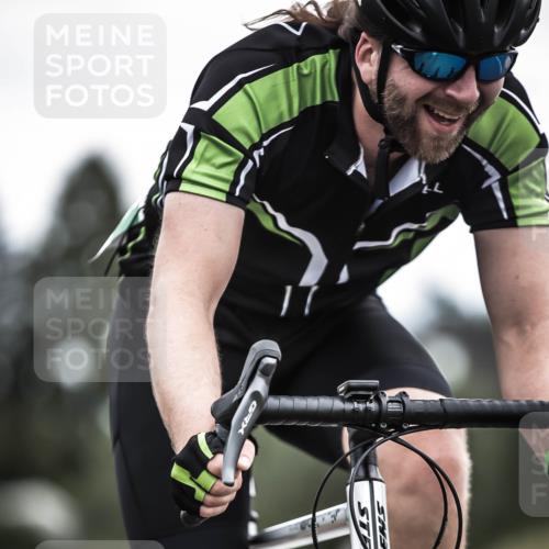 21.06.2026 - 29. Vierlanden-Triathlon H.Heesch http://msf.ph/oto/9910741 21.06.2026 12:01:28 Radfahren 665, 719, 896 meine-sportfotos.de