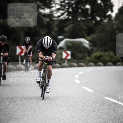 21.06.2026 - 29. Vierlanden-Triathlon H.Heesch http://msf.ph/oto/9910814 21.06.2026 09:35:58 Radfahren 75, 86, 90, 176, 198, 200, 270 meine-sportfotos.de
