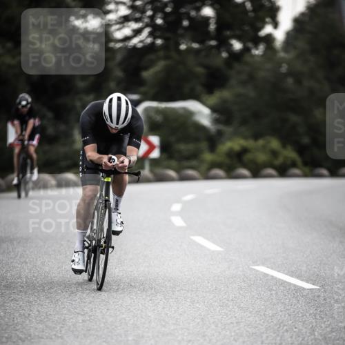 21.06.2026 - 29. Vierlanden-Triathlon H.Heesch http://msf.ph/oto/9910824 21.06.2026 09:35:58 Radfahren 75, 86, 90, 176, 198, 200, 270 meine-sportfotos.de