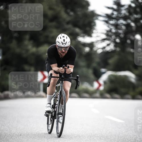 21.06.2026 - 29. Vierlanden-Triathlon H.Heesch http://msf.ph/oto/9911102 21.06.2026 09:27:08 Radfahren 27, 75, 84, 169, 198 meine-sportfotos.de