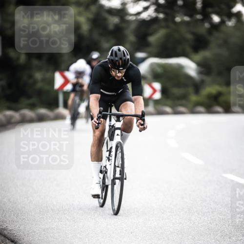 21.06.2026 - 29. Vierlanden-Triathlon H.Heesch http://msf.ph/oto/9911116 21.06.2026 09:37:44 Radfahren 5, 30, 69, 195 meine-sportfotos.de