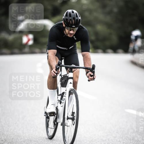21.06.2026 - 29. Vierlanden-Triathlon H.Heesch http://msf.ph/oto/9911138 21.06.2026 09:37:45 Radfahren 5, 30, 69, 195, 240 meine-sportfotos.de