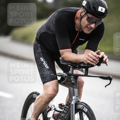 21.06.2026 - 29. Vierlanden-Triathlon H.Heesch http://msf.ph/oto/9911188 21.06.2026 09:37:49 Radfahren 5, 69, 195, 240 meine-sportfotos.de