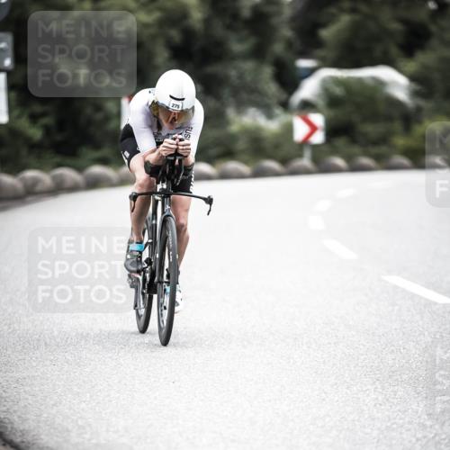 21.06.2026 - 29. Vierlanden-Triathlon H.Heesch http://msf.ph/oto/9911318 21.06.2026 09:39:59 Radfahren 124, 275 meine-sportfotos.de
