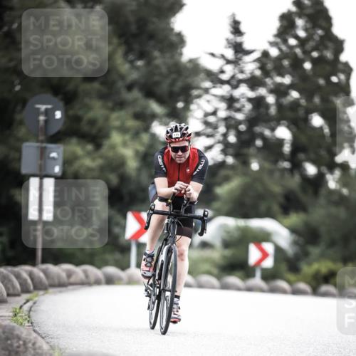 21.06.2026 - 29. Vierlanden-Triathlon H.Heesch http://msf.ph/oto/9911348 21.06.2026 09:40:39 Radfahren 158, 171 meine-sportfotos.de