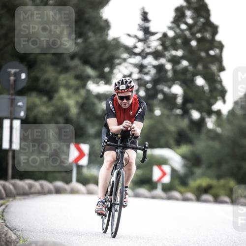 21.06.2026 - 29. Vierlanden-Triathlon H.Heesch http://msf.ph/oto/9911353 21.06.2026 09:40:39 Radfahren 158, 171 meine-sportfotos.de
