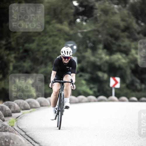 21.06.2026 - 29. Vierlanden-Triathlon H.Heesch http://msf.ph/oto/9911596 21.06.2026 09:43:08 Radfahren 242 meine-sportfotos.de