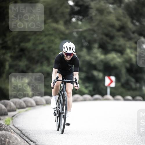 21.06.2026 - 29. Vierlanden-Triathlon H.Heesch http://msf.ph/oto/9911600 21.06.2026 09:43:09 Radfahren 242 meine-sportfotos.de