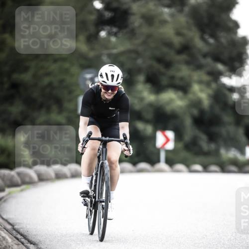 21.06.2026 - 29. Vierlanden-Triathlon H.Heesch http://msf.ph/oto/9911604 21.06.2026 09:43:09 Radfahren 242 meine-sportfotos.de
