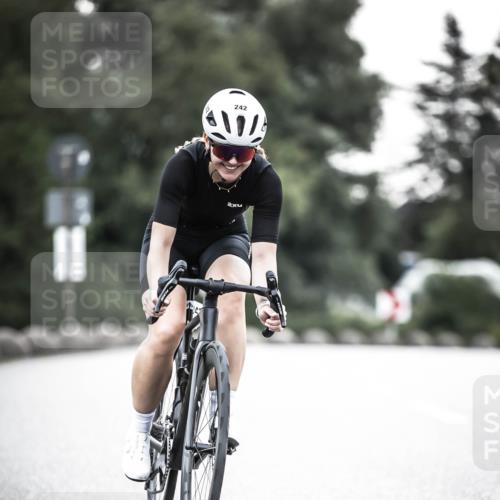 21.06.2026 - 29. Vierlanden-Triathlon H.Heesch http://msf.ph/oto/9911610 21.06.2026 09:43:09 Radfahren 242 meine-sportfotos.de