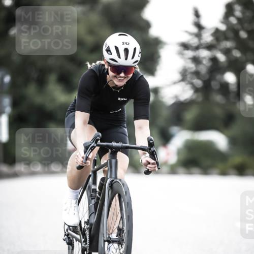 21.06.2026 - 29. Vierlanden-Triathlon H.Heesch http://msf.ph/oto/9911611 21.06.2026 09:43:09 Radfahren 242 meine-sportfotos.de