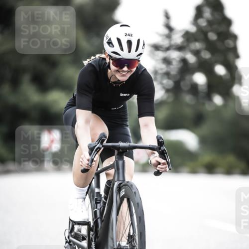 21.06.2026 - 29. Vierlanden-Triathlon H.Heesch http://msf.ph/oto/9911613 21.06.2026 09:43:09 Radfahren 242 meine-sportfotos.de