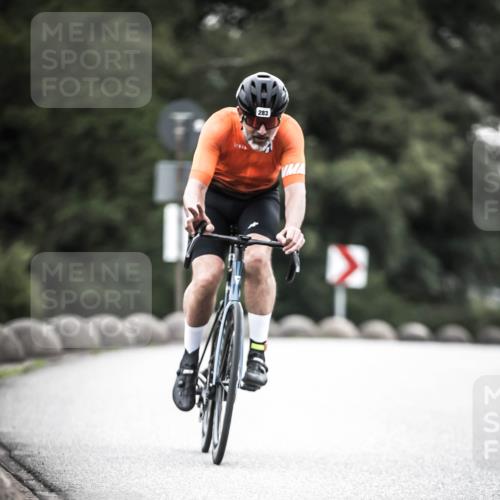 21.06.2026 - 29. Vierlanden-Triathlon H.Heesch http://msf.ph/oto/9911701 21.06.2026 09:44:11 Radfahren 76, 283, 299 meine-sportfotos.de