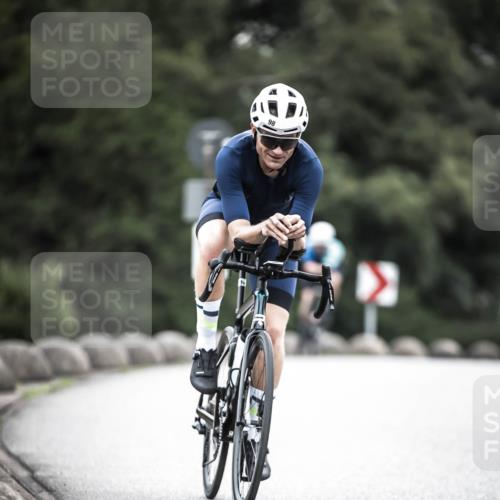 21.06.2026 - 29. Vierlanden-Triathlon H.Heesch http://msf.ph/oto/9911727 21.06.2026 09:44:33 Radfahren 16, 63, 94, 98, 107, 120, 183, 302 meine-sportfotos.de
