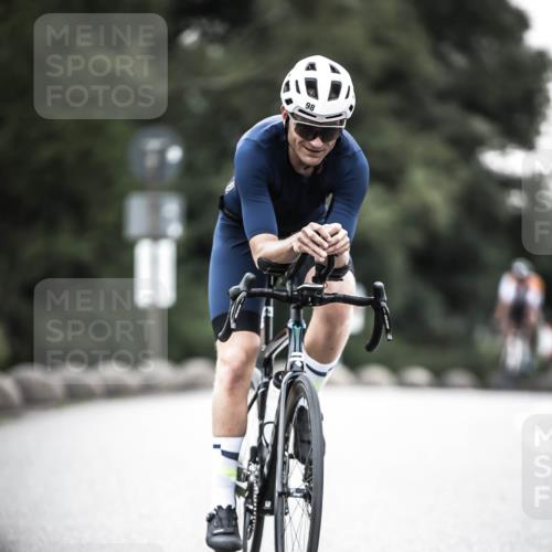 21.06.2026 - 29. Vierlanden-Triathlon H.Heesch http://msf.ph/oto/9911732 21.06.2026 09:44:33 Radfahren 16, 63, 94, 98, 107, 120, 183, 302 meine-sportfotos.de