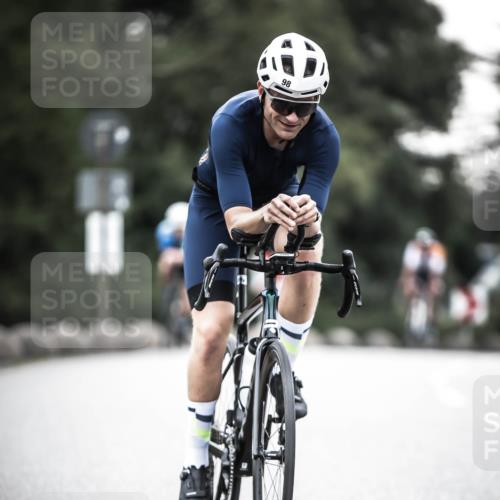 21.06.2026 - 29. Vierlanden-Triathlon H.Heesch http://msf.ph/oto/9911734 21.06.2026 09:44:33 Radfahren 16, 63, 94, 98, 107, 120, 183, 302 meine-sportfotos.de