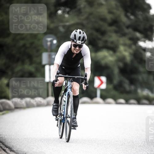 21.06.2026 - 29. Vierlanden-Triathlon H.Heesch http://msf.ph/oto/9911832 21.06.2026 09:45:37 Radfahren 20, 176, 226 meine-sportfotos.de