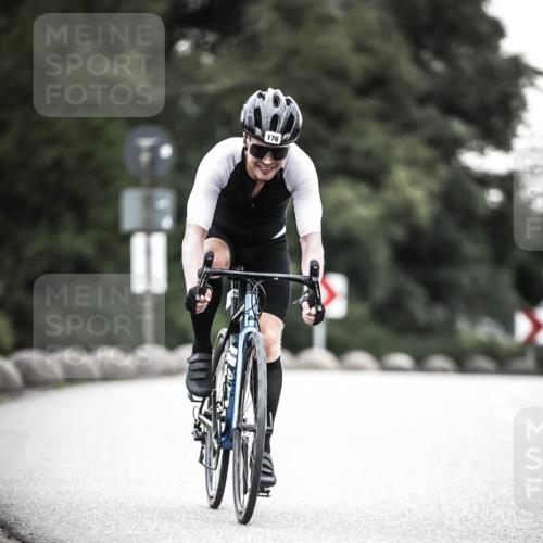 21.06.2026 - 29. Vierlanden-Triathlon H.Heesch http://msf.ph/oto/9911835 21.06.2026 09:45:37 Radfahren 20, 176, 226 meine-sportfotos.de