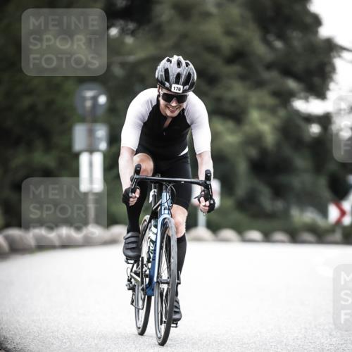 21.06.2026 - 29. Vierlanden-Triathlon H.Heesch http://msf.ph/oto/9911836 21.06.2026 09:45:38 Radfahren 20, 176, 226 meine-sportfotos.de