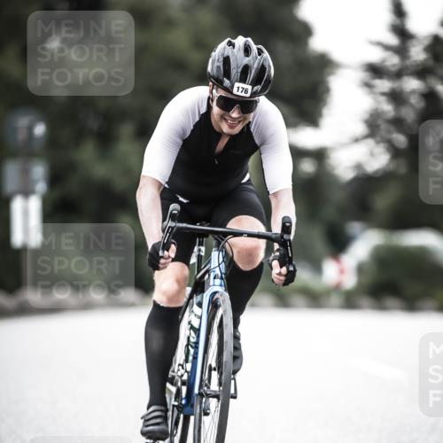 21.06.2026 - 29. Vierlanden-Triathlon H.Heesch http://msf.ph/oto/9911840 21.06.2026 09:45:38 Radfahren 20, 176, 226 meine-sportfotos.de