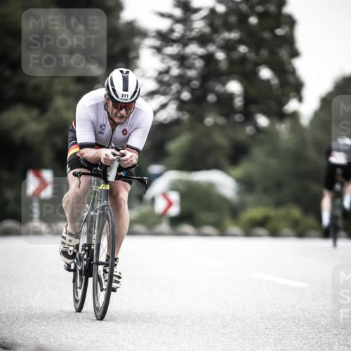 21.06.2026 - 29. Vierlanden-Triathlon H.Heesch http://msf.ph/oto/9912220 21.06.2026 09:52:06 Radfahren 76, 84, 132, 169, 211, 274, 300 meine-sportfotos.de