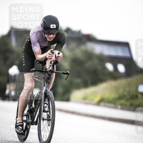 21.06.2026 - 29. Vierlanden-Triathlon H.Heesch http://msf.ph/oto/9912376 21.06.2026 09:54:03 Radfahren 45, 271 meine-sportfotos.de