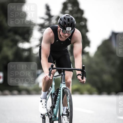 21.06.2026 - 29. Vierlanden-Triathlon H.Heesch http://msf.ph/oto/9912604 21.06.2026 09:56:47 Radfahren 12, 13 meine-sportfotos.de