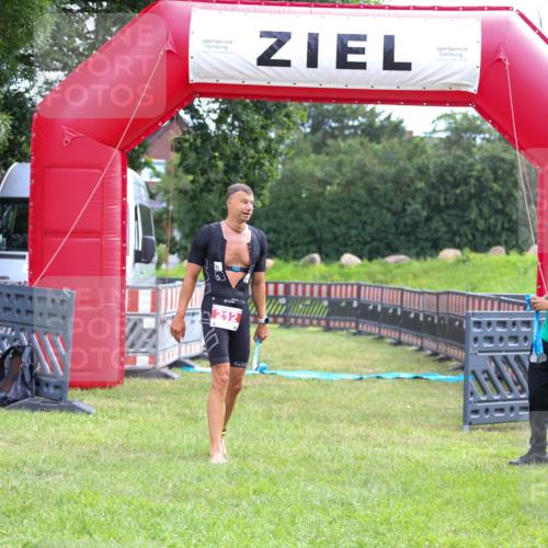 21.06.2026 - 29. Vierlanden-Triathlon Andreas Tolksdorf http://msf.ph/oto/9912719 21.06.2026 10:46:06 Ziel  meine-sportfotos.de