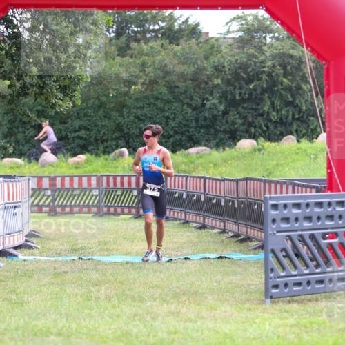 21.06.2026 - 29. Vierlanden-Triathlon Andreas Tolksdorf http://msf.ph/oto/9912735 21.06.2026 10:48:57 Ziel  meine-sportfotos.de
