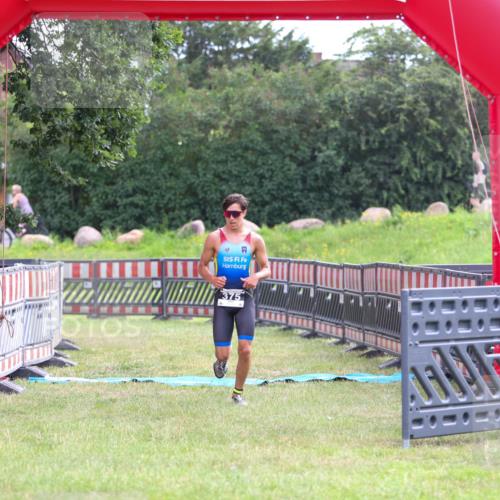 21.06.2026 - 29. Vierlanden-Triathlon Andreas Tolksdorf http://msf.ph/oto/9912737 21.06.2026 10:48:58 Ziel  meine-sportfotos.de