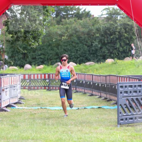 21.06.2026 - 29. Vierlanden-Triathlon Andreas Tolksdorf http://msf.ph/oto/9912744 21.06.2026 10:48:58 Ziel  meine-sportfotos.de
