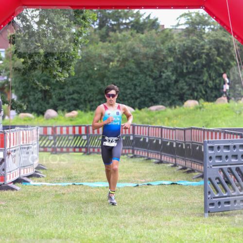 21.06.2026 - 29. Vierlanden-Triathlon Andreas Tolksdorf http://msf.ph/oto/9912748 21.06.2026 10:48:58 Ziel  meine-sportfotos.de
